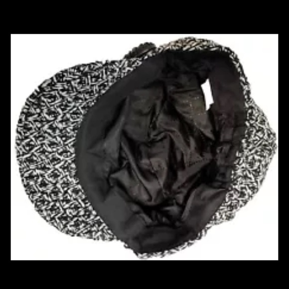 Women’s Crocheted Knit Winter Newsboy Cap Hat Black & White Criss Cross Pattern - Picture 8 of 9